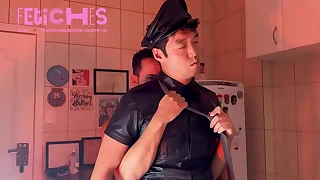 COURO - oriental dominador é venerado por barbudo